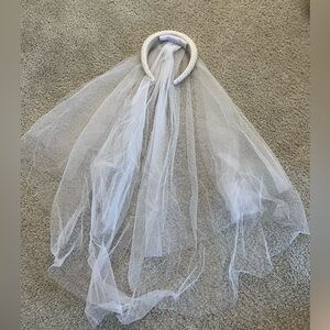 Elegant White Pearl-embellished veil headband